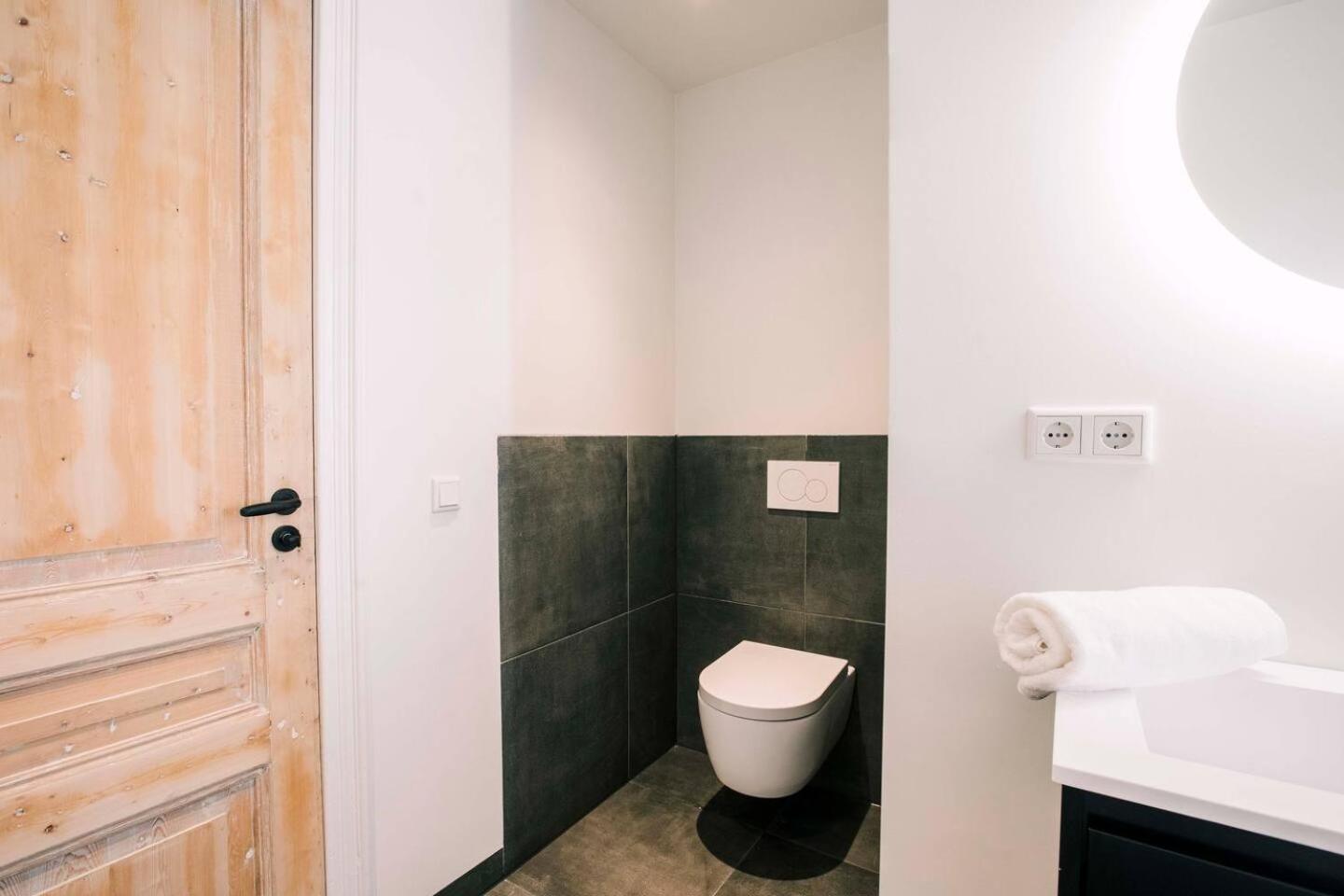 Xxl Loft With Bath Located Stadsvilla Tilburgo Exterior foto